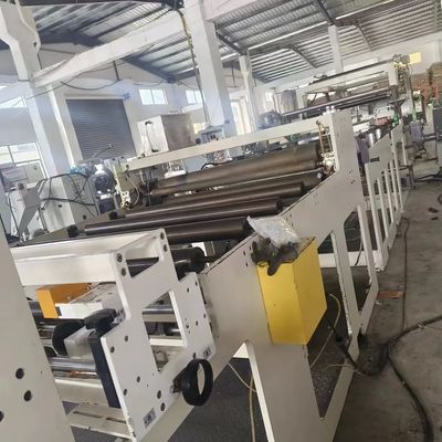 Machine d'extrusion de plastique personnalisée avec une grande capacité d'extrusion et un système de refroidissement à l'eau