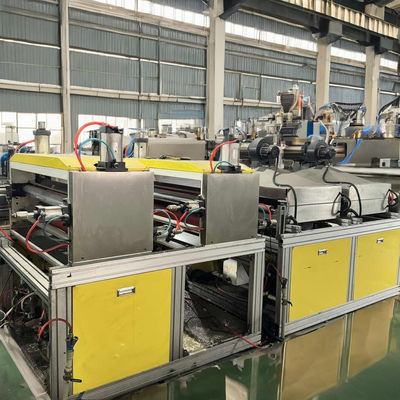 Vitesse d'extrusion continue Extrudeuse en plastique à vis unique avec tête d'extrusion personnalisée