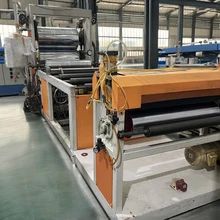 Machine d'extrusion en plastique avec tête d'extrusion personnalisée et système de refroidissement à l'eau