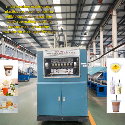La puissance du moteur de la machine de thermoformage en plastique est de 7,5 kW machine de fabrication de tasses jetable
