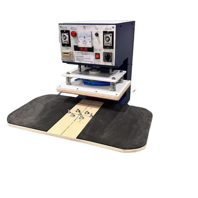 Compacte 380*180mm Plate Area Blister Sealing Machine pour les matériaux d'emballage en PVC et en carton