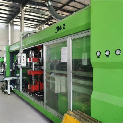 Machine de fabrication de plateaux d'œufs en plastique utilisée